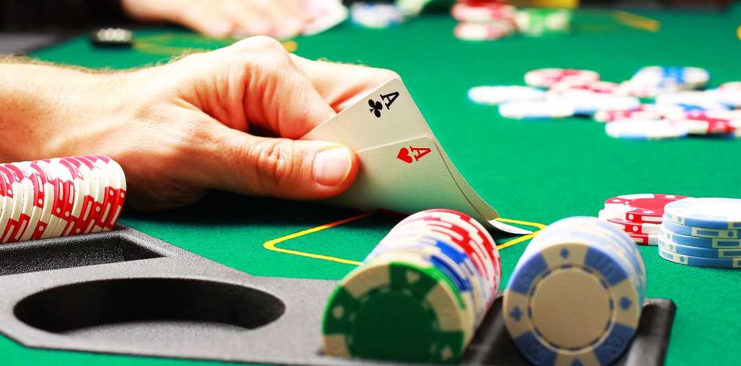 Cách chơi bài Poker trong mỗi lượt